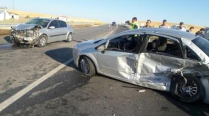 Yozgat&rsquo;ta Trafik Kazası: 2 &Ouml;l&uuml; 6 Yaralı