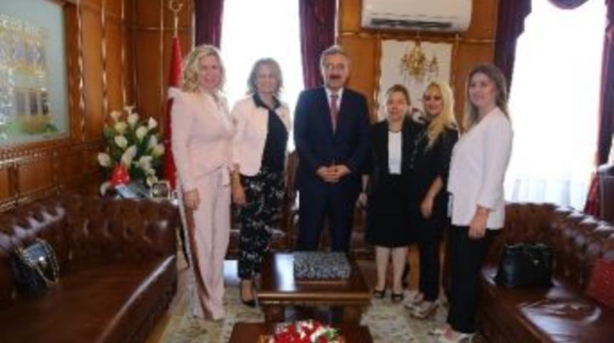 İzmirli İş Kadınlarına Vali Desteği