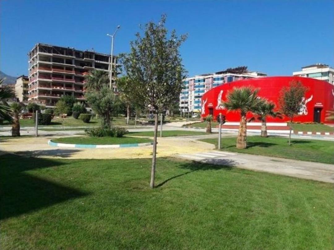 Alaşehir Belediyesi İl&ccedil;eyi G&uuml;zelleştirmeye Devam Ediyor