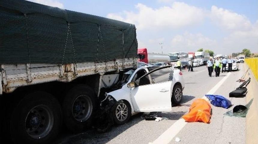 Rahatsızlanan S&uuml;r&uuml;c&uuml; Kazaya Neden Oldu: 2 &Ouml;l&uuml;