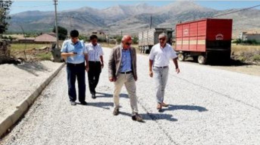 Karaman Belediyesi&rsquo;nden İl&ccedil;e Belediyesine Asfalt Desteği
