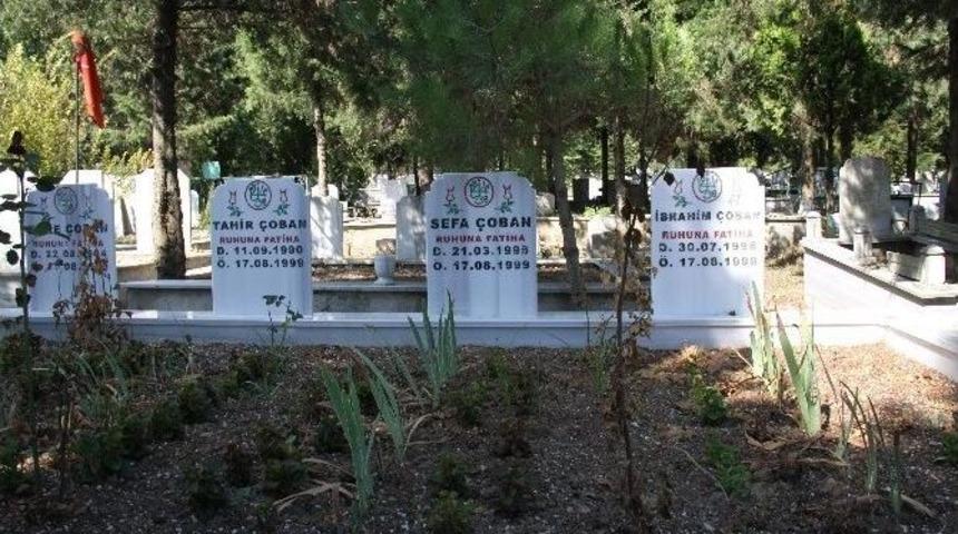 17 Ağustos Şehitleri Mezarlarında Anıldı