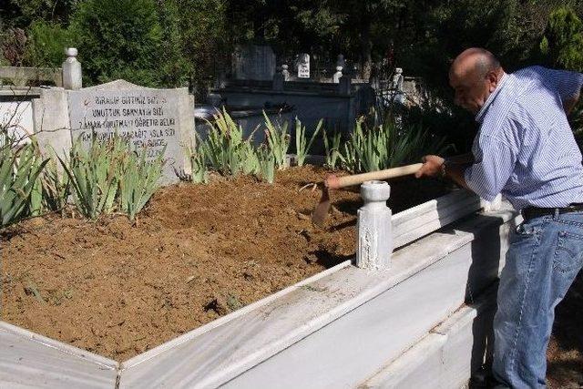 17 Ağustos Şehitleri Mezarlarında Anıldı