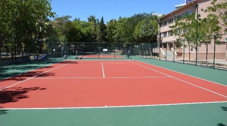 Şehzadeler Belediyesinin Eğitime Desteği S&uuml;r&uuml;yor