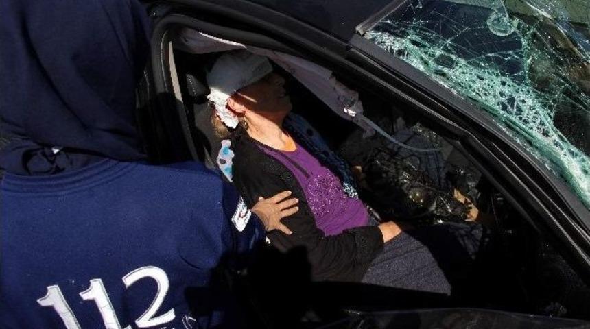 Karab&uuml;k&rsquo;te Ambulans İle Otomobil &Ccedil;arpıştı: 6 Yaralı