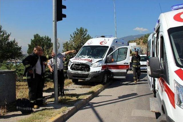 Karabük’te Ambulans İle Otomobil Çarpıştı: 6 Yaralı