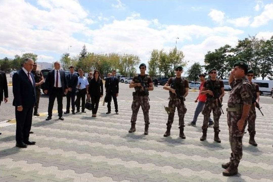 Kktc Cumhurbaşkanı Akıncı&rsquo;dan &Ouml;zel Harekat Daire Başkanlığı&rsquo;na Ziyaret