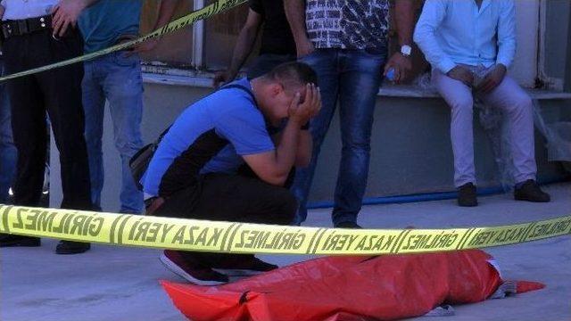 Kocaeli’de Hafriyat Kamyonu Yol Kenarında Duran Kamyona Çarptı: 1 Ölü