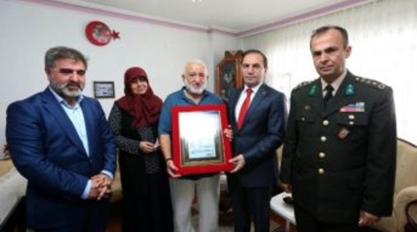 Şehit Y&uuml;zbaşı Kalem&rsquo;in Ailesine &rsquo;şehadet Belgesi&rsquo;