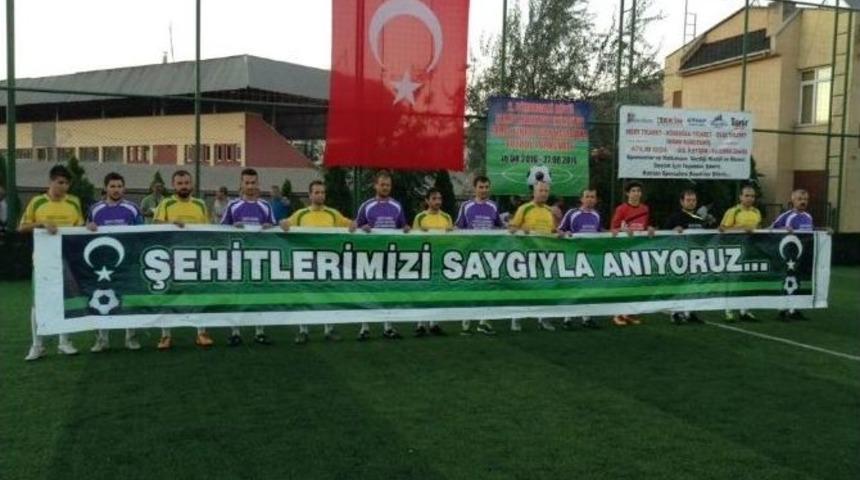 Boz&uuml;y&uuml;k Cihangazi Derneği, Şehitleri İ&ccedil;in Futbol Turnuvası D&uuml;zenledi