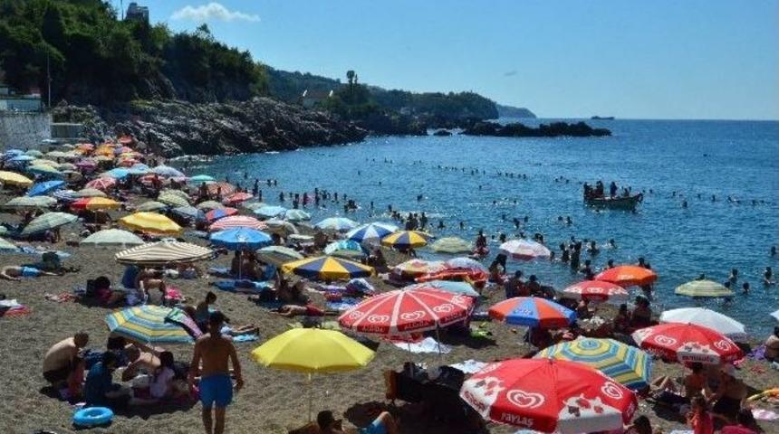 Vatandaşlardan Kapuz Plajı&rsquo;na Yoğun İlgi
