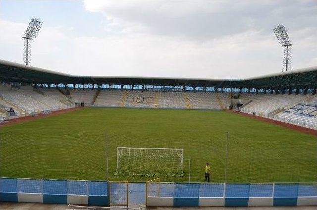 Kazım Karabekir Stadı Yeni Sezona Hazır