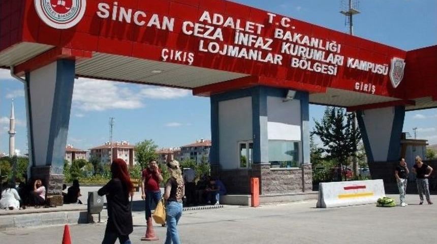 Sincan Ceza İnfaz Kurumu &Ouml;n&uuml;nde Davullu Bekleyiş