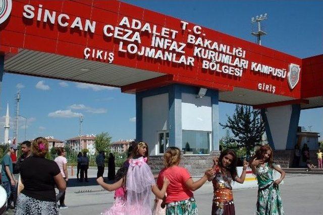 Sincan Ceza İnfaz Kurumu Önünde Davullu Bekleyiş