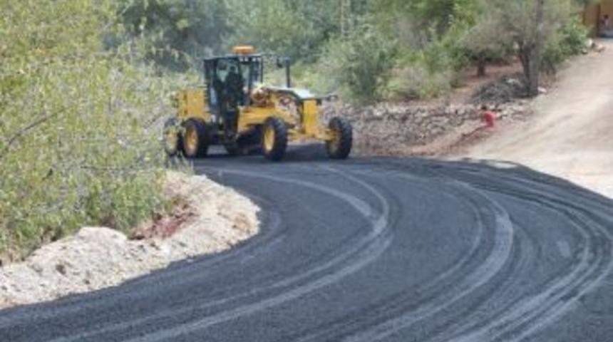 Tut İl&ccedil;esinde Salah Mahalle Yolu Asfaltlandı
