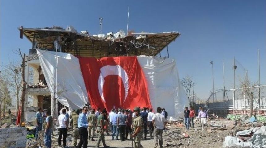 Ak Parti Genel Başkan Yardımcısı Mehdi Eker: