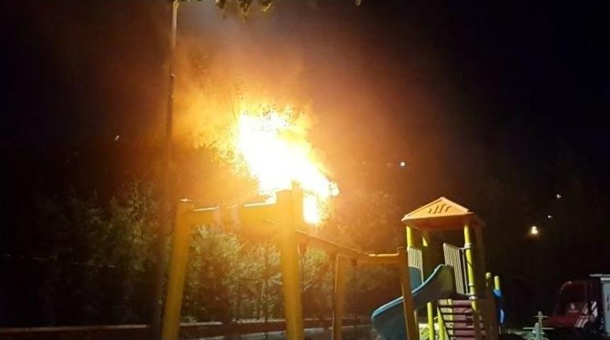 Şişli&rsquo;de Gecekondu Alev Alev Yandı