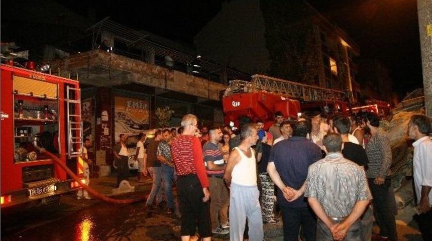 Mahalleli El Birliğiyle Yangından B&ouml;yle Mal Ka&ccedil;ırdı