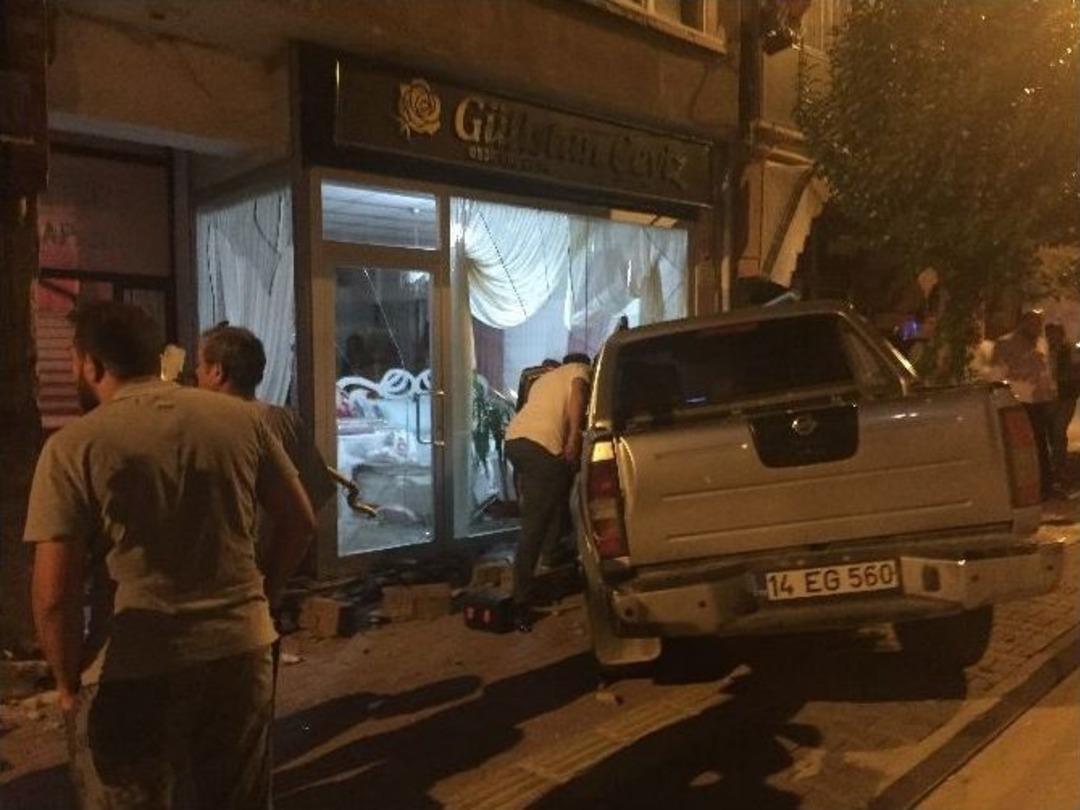 Kaza Sonrası Ara&ccedil;tan Baksır Ve Atletle İnen S&uuml;r&uuml;c&uuml; Şaşkına &Ccedil;evirdi