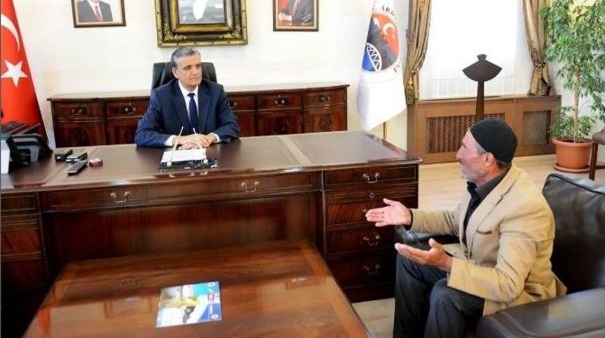 Konuşmasıyla Demokrasi Dersi Veren &Ccedil;obandan Valiye Ziyaret