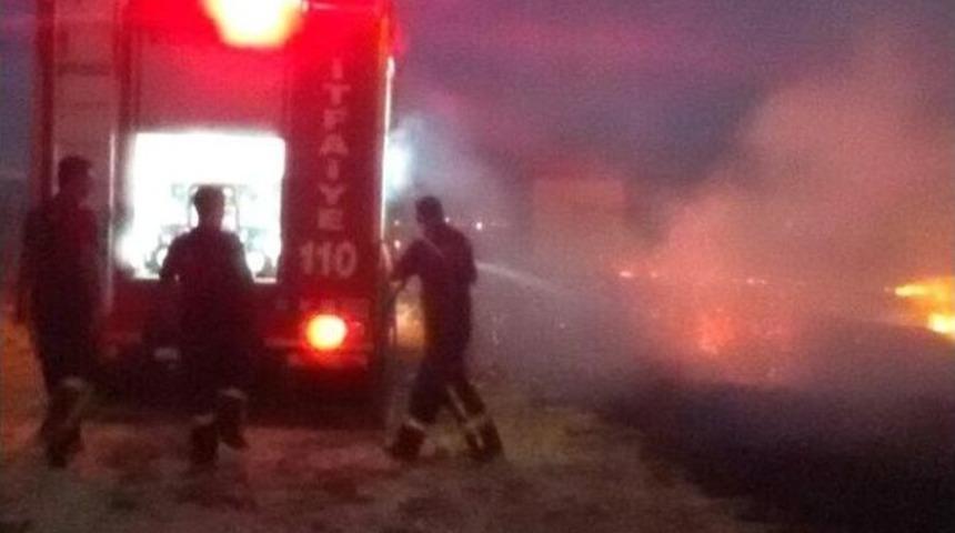 Anız Yangını Elektrik Trafosuna Ulaşmadan S&ouml;nd&uuml;r&uuml;ld&uuml;