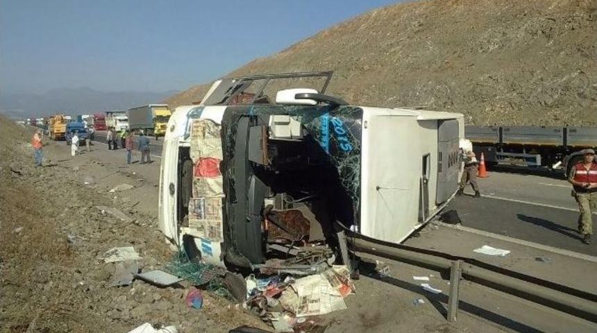 Gaziantep&rsquo;te Yolcu Otob&uuml;s&uuml; Devrildi: 4 &Ouml;l&uuml;, 31 Yaralı