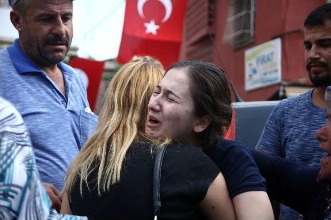 Şehit Polisin Nişanlısı, &ldquo;koyun Koyuna G&ouml;m&uuml;n Bizi&rdquo; Diye Ağıt Yaktı