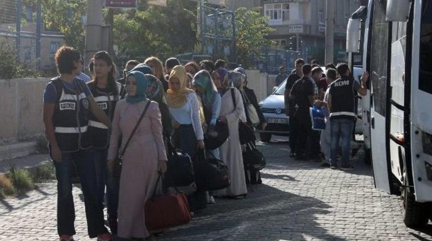 Mardin&rsquo;de Fet&ouml;&rsquo;n&uuml;n &lsquo;ablaları Ve Abileri&rsquo; Adliyeye Sevk Edildi