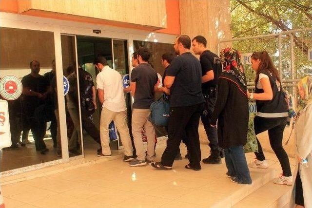 Mardin’de Fetö’nün ‘ablaları Ve Abileri’ Adliyeye Sevk Edildi