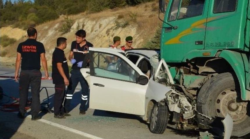 &Uuml;&ccedil; Kişinin &Ouml;ld&uuml;ğ&uuml; Feci Kaza G&uuml;venlik Kamerasında