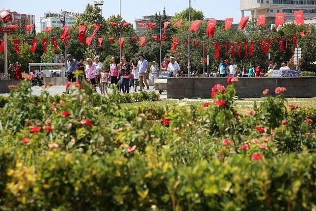 Büyükşehir, Cumhuriyet Meydanını Yeniliyor