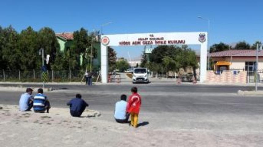 Niğde A&ccedil;ık Cezaevinden Tahliyeler Başladı