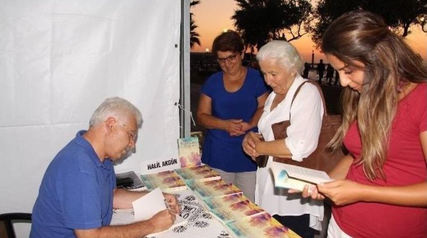 Yazar Halil Akg&uuml;n Okurlarıyla Buluştu