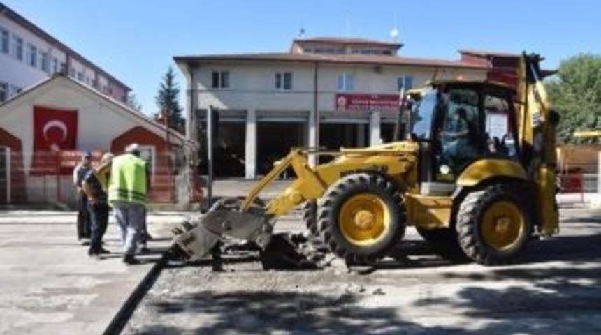 K&uuml;&ccedil;&uuml;ksu Mevkiinde Asfalt &Ccedil;alışması Başladı