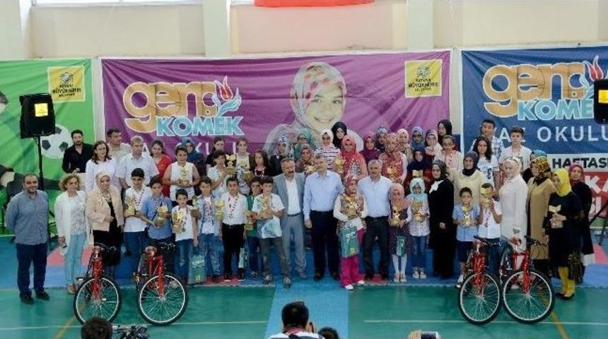 T&uuml;rkiye&rsquo;ye &Ouml;rnek Olan Gen&ccedil; Komek&rsquo;te &Ouml;d&uuml;ller Verildi