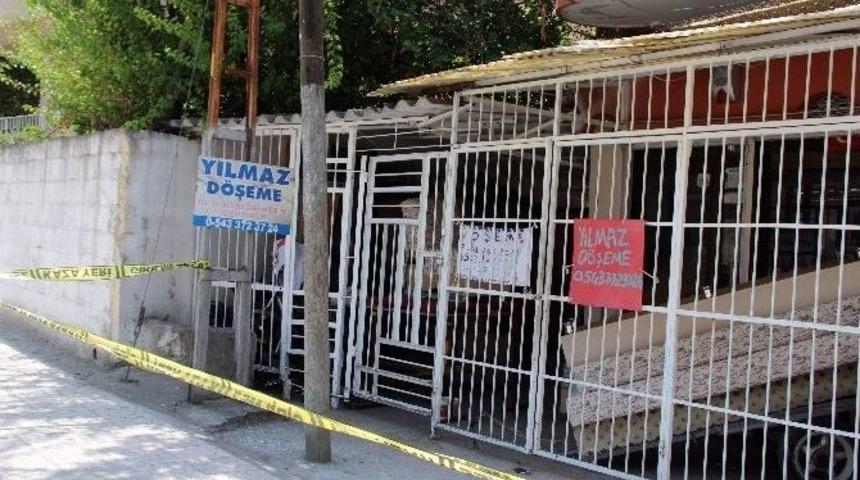 Elleri Bağlı Tavana Asılı Bulundu