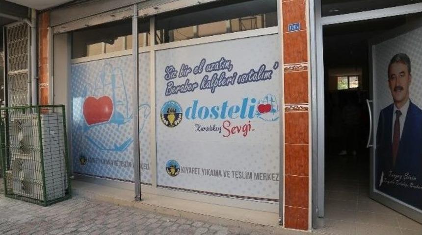 Dost Elleri Rafları Doldurdu