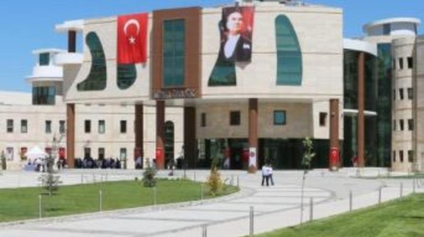 Ne&uuml;&rsquo;de 5 Akademisyen, 7 İdari Personel Daha A&ccedil;ığa Alındı