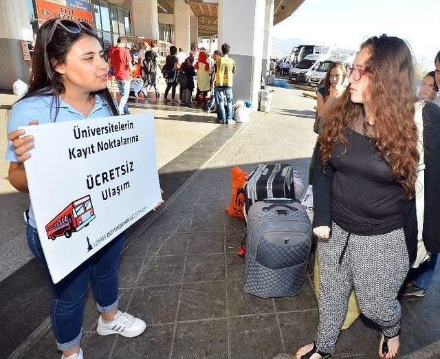 İzmir’e İlk Kez Gelen Öğrencilere Otogarda Sıcak Karşılama