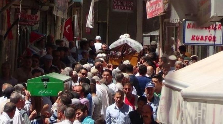 Sandıklıda Yangın Felaketinde Hayatını Kaybedenler Toprağa Verildi