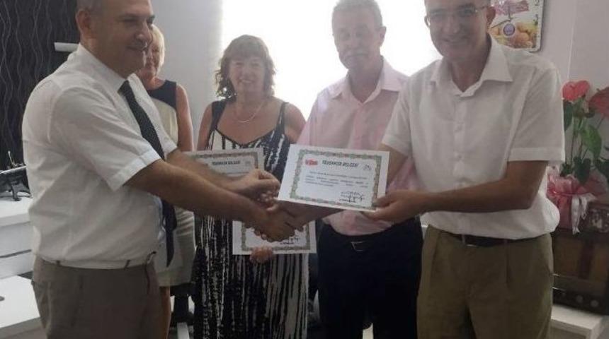 Didim&rsquo;de &Ccedil;ocukların Tenis &Ouml;ğrenmesi İ&ccedil;in İlk Adım G&ouml;n&uuml;ll&uuml; Yabancılardan