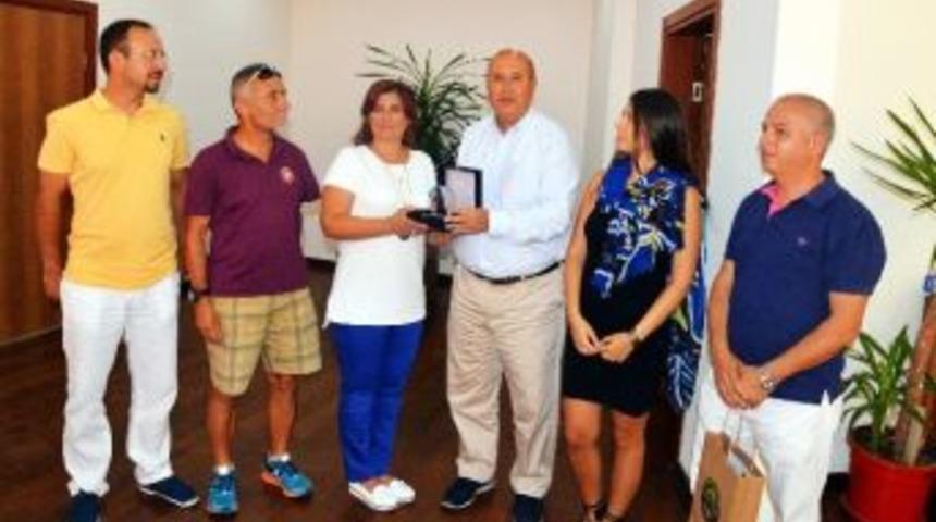 Başkan &Ccedil;er&ccedil;ioğlu&rsquo;na &Ccedil;evre Duyarlılığı Plaketi