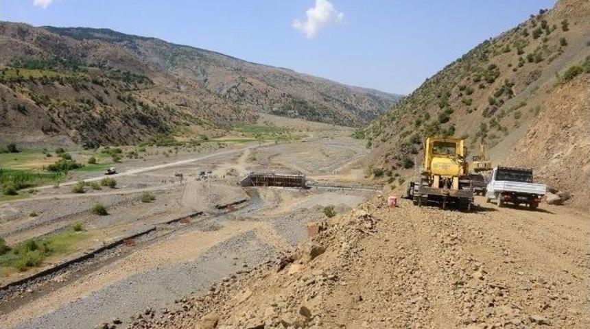 Şiro &Ccedil;ayına K&ouml;pr&uuml; Yapılıyor