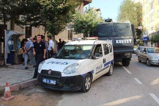 Elazığ’da Hdp Binası Önünde Güvenlik Önlemleri Alındı