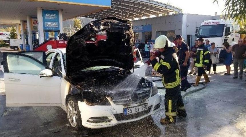 Manisa&rsquo;da Yanan Otomobil Benzinliğe Daldı