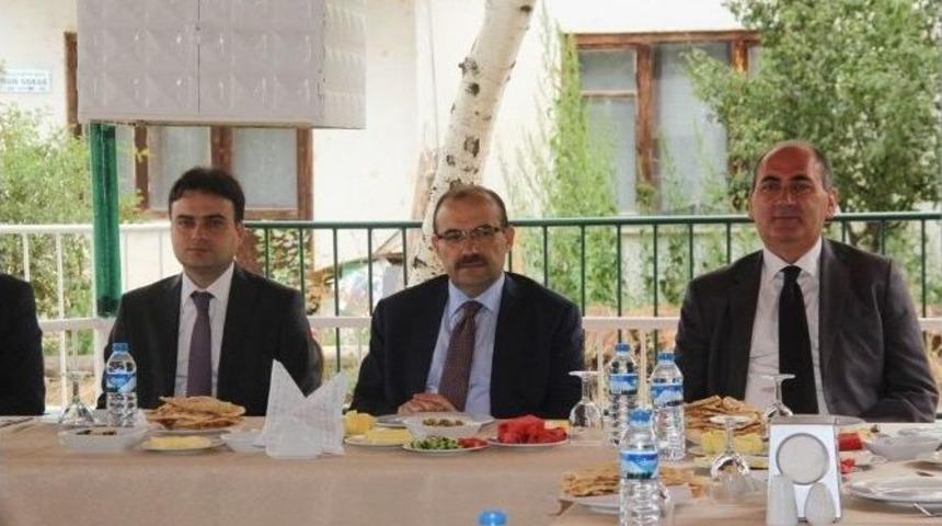 Vali İsmail Ustaoğlu, Okul M&uuml;d&uuml;rleriyle Buluştu