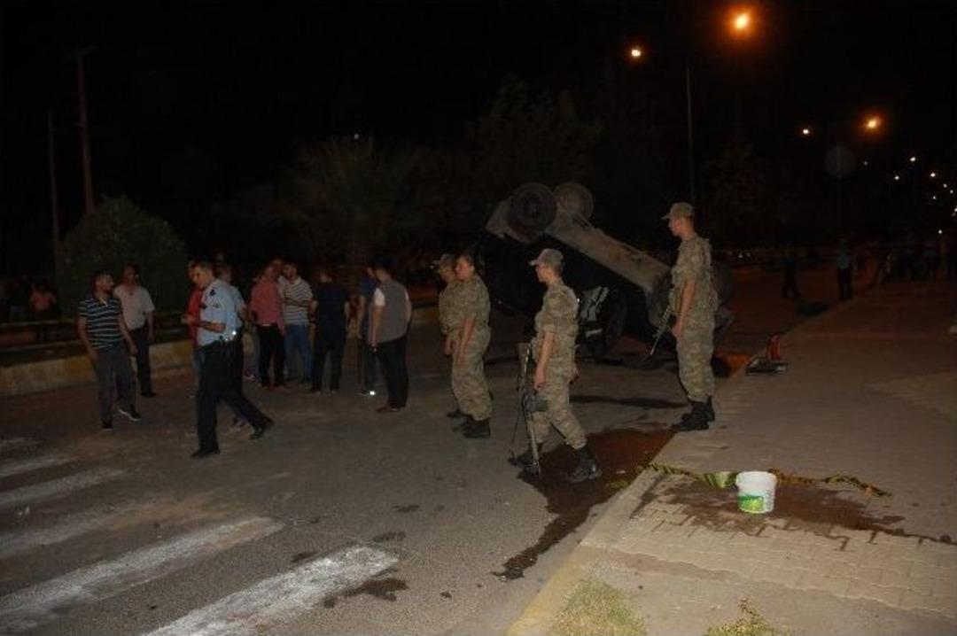 Otomobil İle Zırhlı Ara&ccedil; &Ccedil;arpıştı: 1 Şehit, 2 Ağır Yaralı