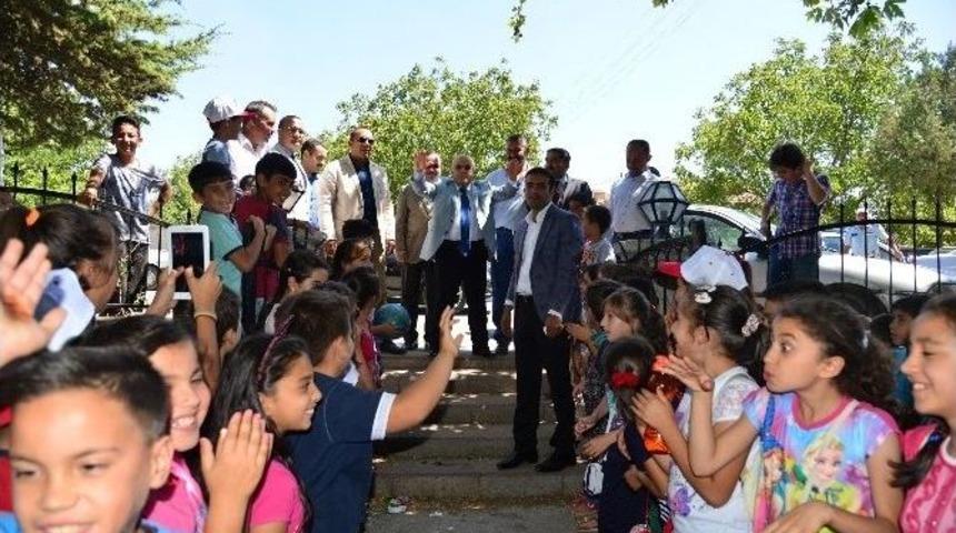 Vali, Demokrasi N&ouml;bet&ccedil;isi Gen&ccedil;lerle Bir Araya Geldi