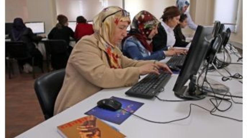 G&uuml;neydoğu&rsquo;da Kadınların Y&uuml;zde 30&rsquo;u Bilgisayar Kullanıyor