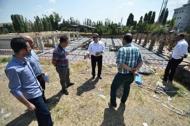 Başkan Çetin Belediye Binası İnşaatını Denetledi